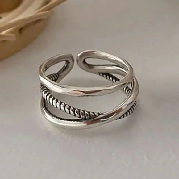 925 Sterling Silver Minimalist Black Circle Ring Wrap Twist Dainty Ring - Picture 5 of 6